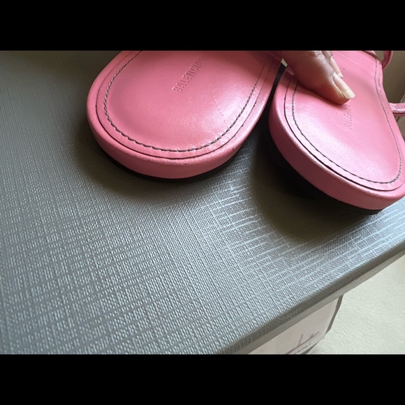 Host Pick 🥳🥳🌸Balenciaga Flat Sandals - Picture 4 of 7